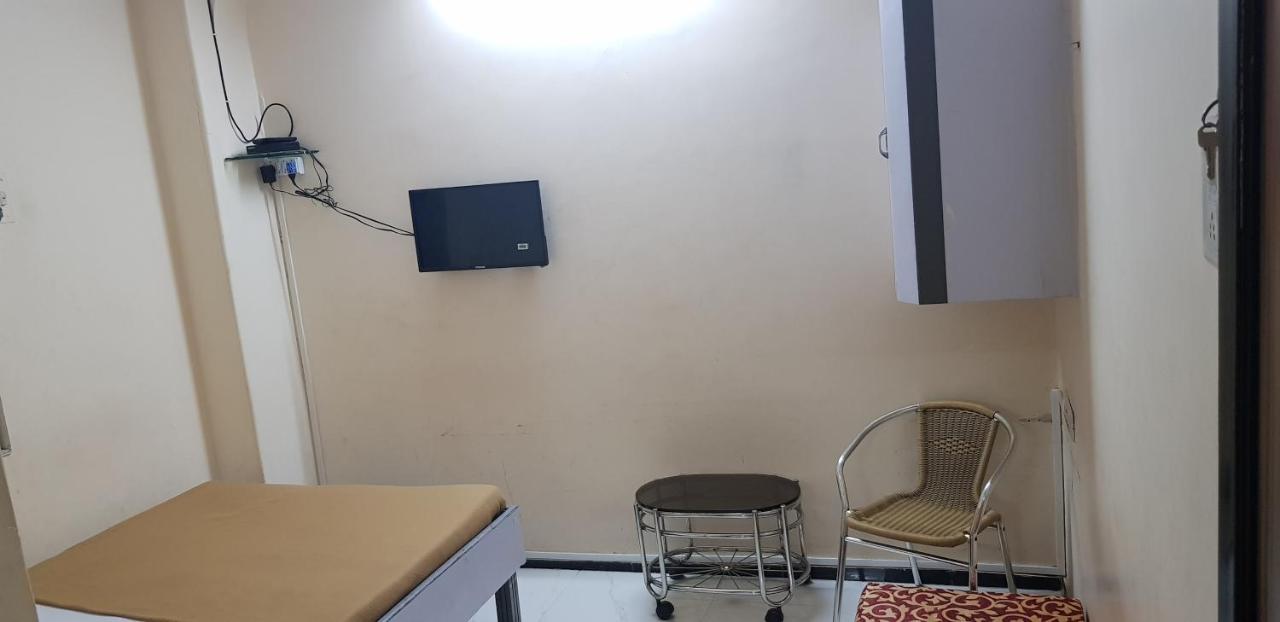 New Metro Guest House - Mumbai