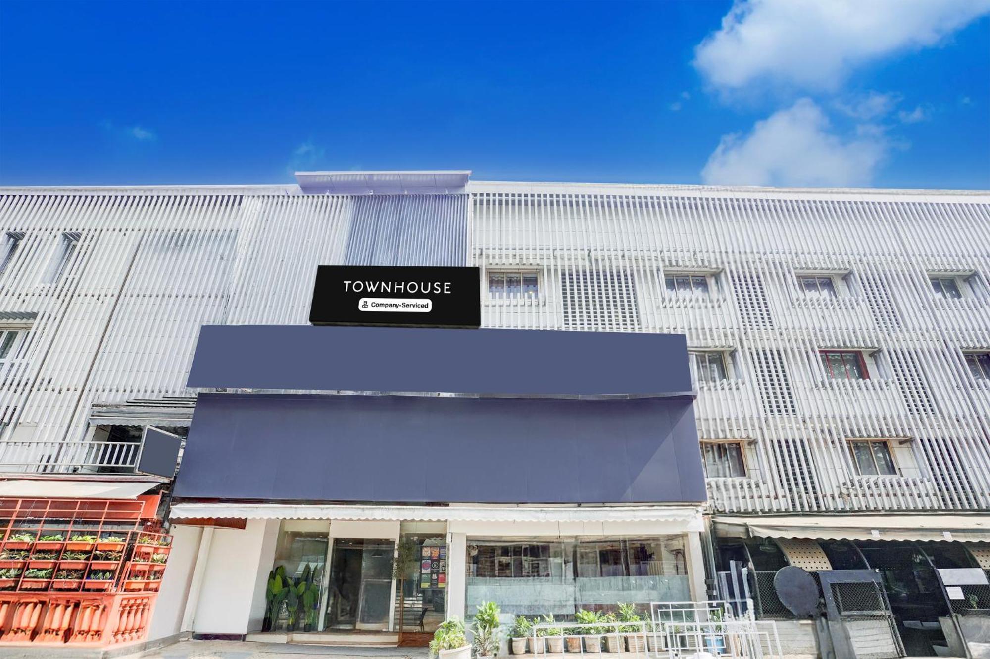 Super Townhouse Khar The Habitat Hotel - Mumbai